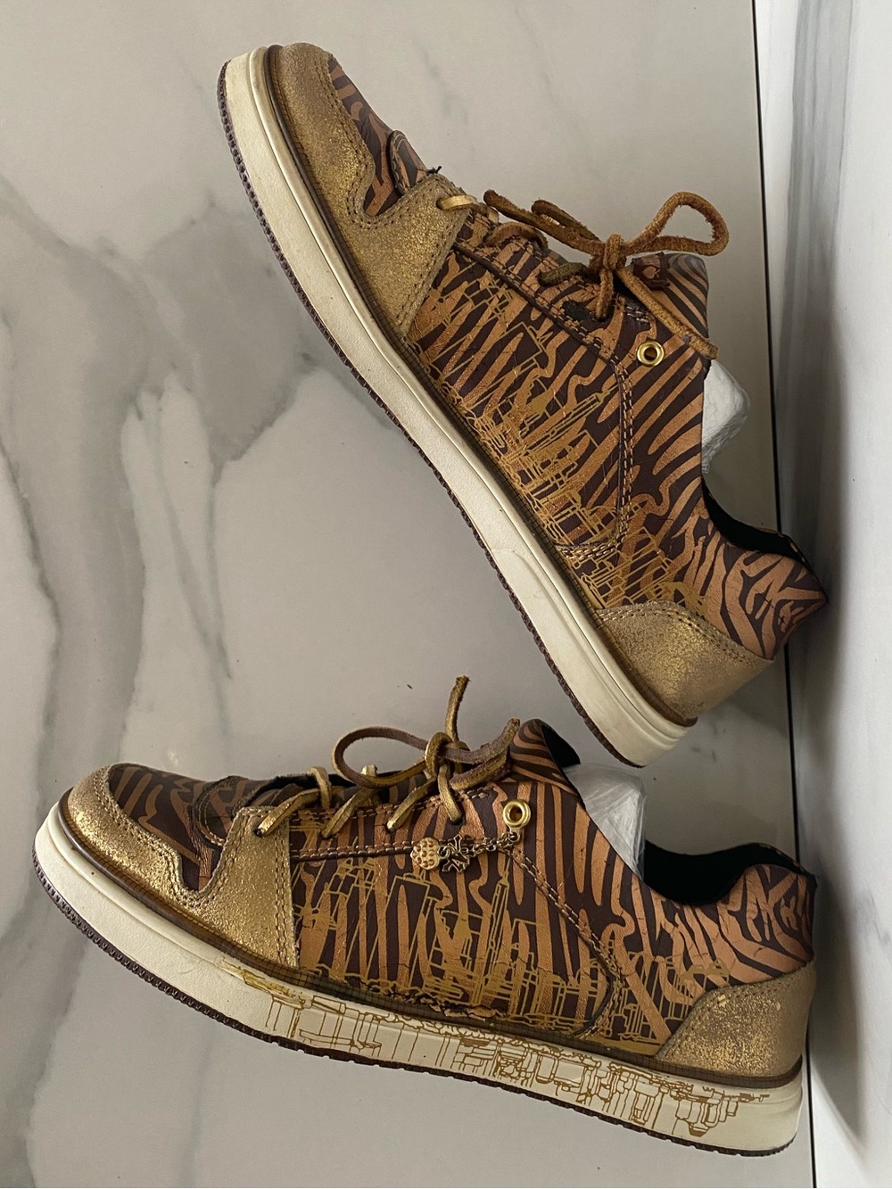 ZOO YORK SKATEBOARD SHOES STYLE 41562 Charm Art to Wear Vintage Rare Urban Zebra